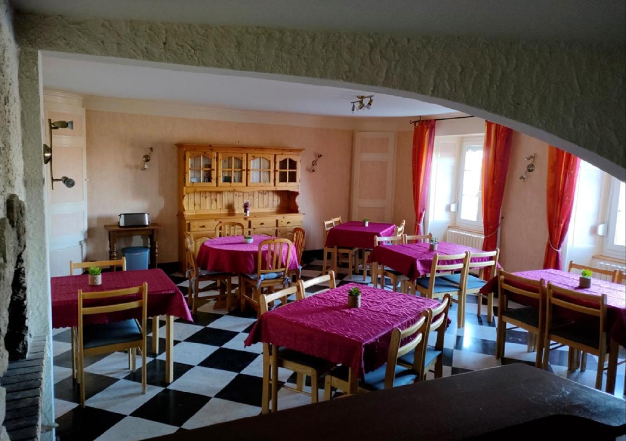 Hotel Les Remparts Nozeroy Bagian luar foto