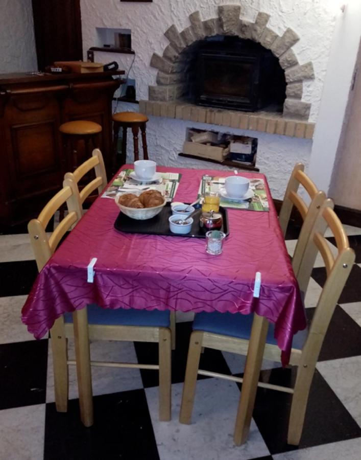 Hotel Les Remparts Nozeroy Bagian luar foto