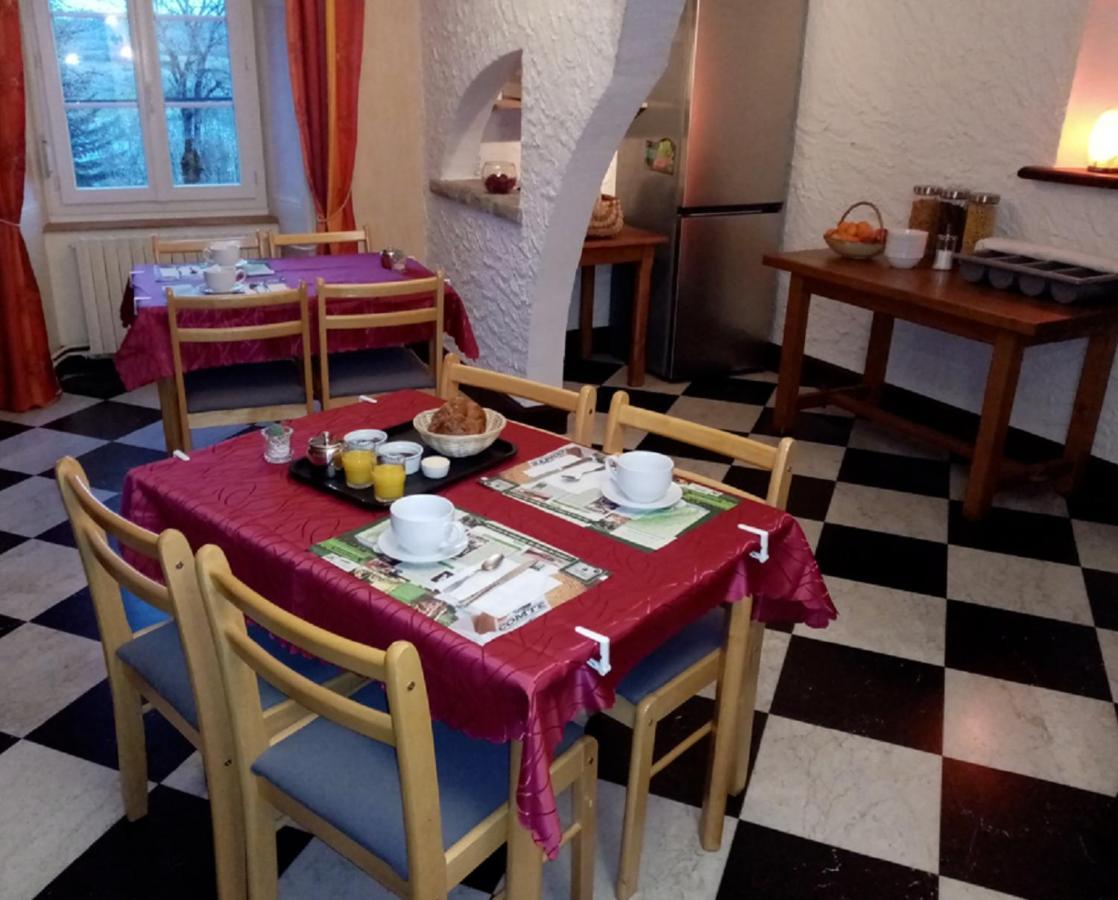 Hotel Les Remparts Nozeroy Bagian luar foto