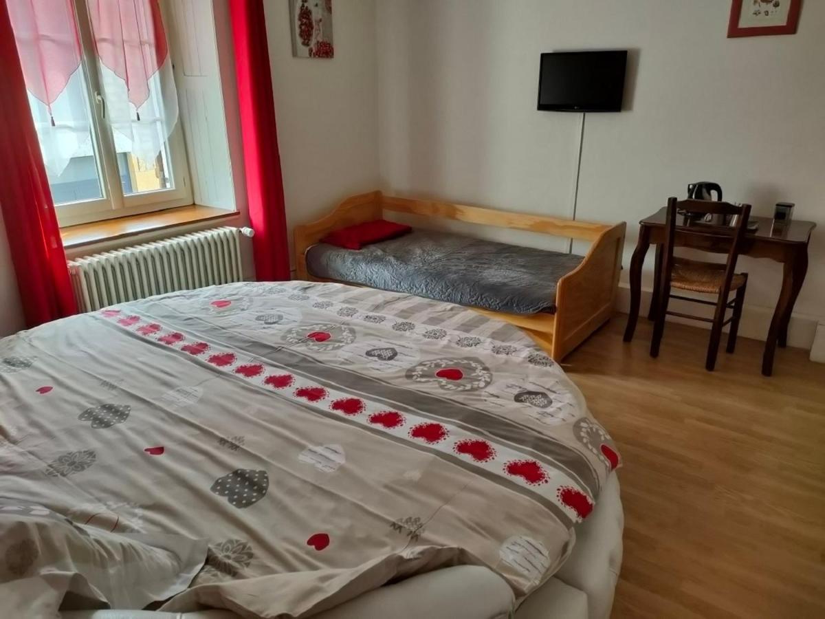 Hotel Les Remparts Nozeroy Bagian luar foto