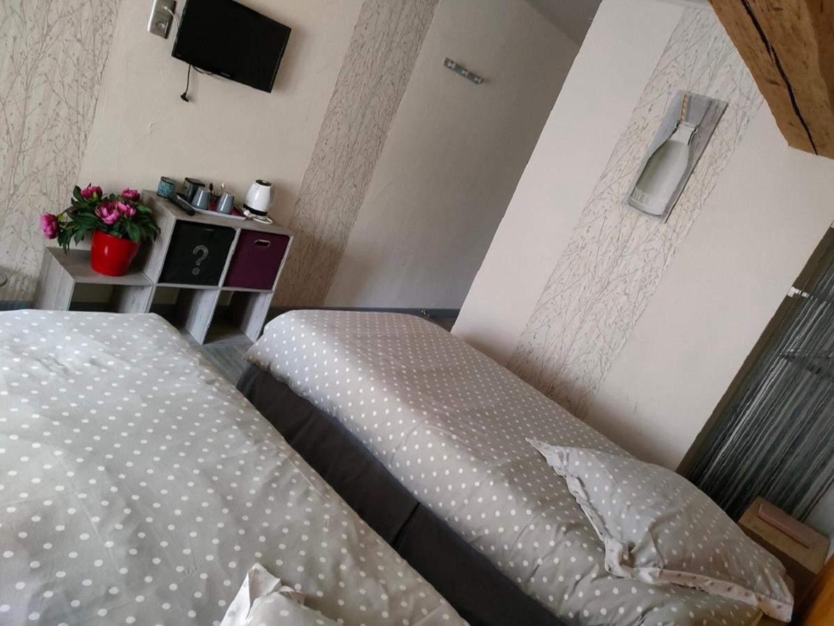 Hotel Les Remparts Nozeroy Bagian luar foto